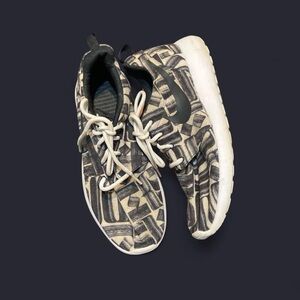 Nike Black and White Patterned Sneakers